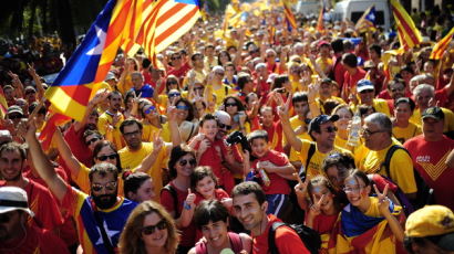 [사진] 바르셀로나 가득 메운 카탈루냐기 '우리도 분리 독립'