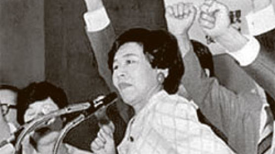 일본 정가 여풍 … 오부치·이나다 첫 여성 총리 노린다 