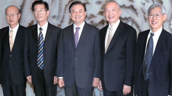 [사진] 홍석현 회장, 중국 외교정책 자문단과 환담