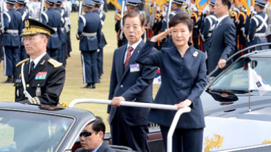 [사진] 박 대통령 "진정한 군 기강은 전우 존중"