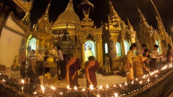 [사진] 미얀마 빛의 축제 '타딩유트'