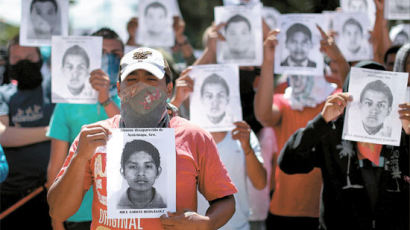 [사진] "친구를 찾아주세요" … 멕시코 대학생 43명 실종