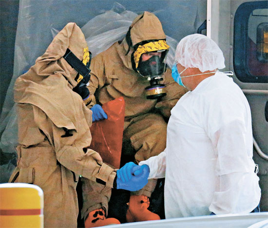 [사진] 미 질병통제센터장 "에볼라, 제2 에이즈 될 수도"