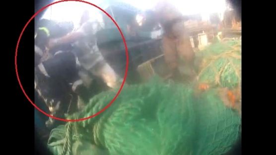 해경에 흉기 휘두르고…중국 어선 폭행 동영상