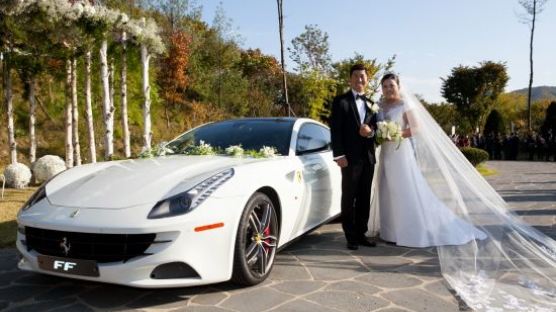 박인비, 남기협 코치와 골프장서 결혼식…웨딩카는 페라리 