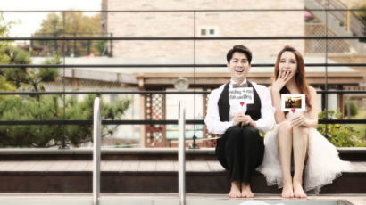 하리수-미키정 부부, 결혼 8주년 기념 "리마인드 웨딩"사진 화제