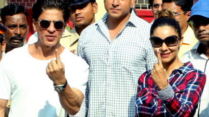 [사진] 인도 영화배우들 손가락 들고 투표 인증