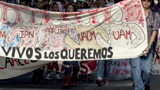 [사진] ‘학생들을 찾아달라’ 멕시코시티 시위