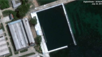 북한전문사이트 38노스 “北 신포 조선소서 신형 잠수함 포착” 