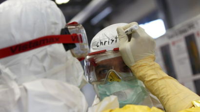 [사진] 에볼라 환자 치료 자원자 대상 안전대책 훈련