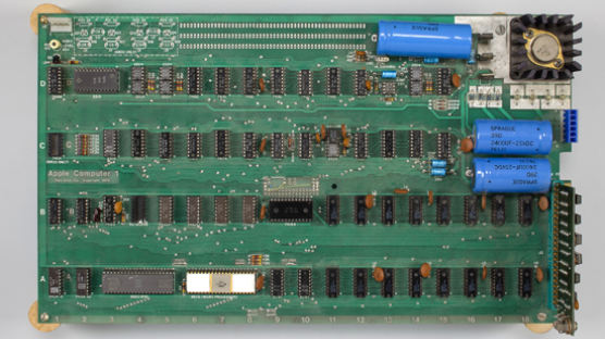 잡스 차고에서 만든 '애플-1' 컴퓨터 90만달러에 낙찰