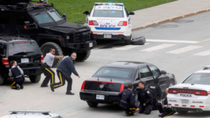 무장 괴한, 캐나다 의사당서 총 난사 … 하퍼 총리 노린 듯
