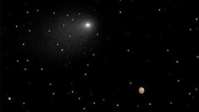 허블이 포착한 혜성과 화성, "온 우주의 신비를 이 안에!"