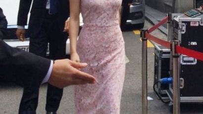 김태희 ‘아름다운 얼굴’ 캠페인 참여, 신사동 거리 환하게 밝힌 ‘미모’보니…