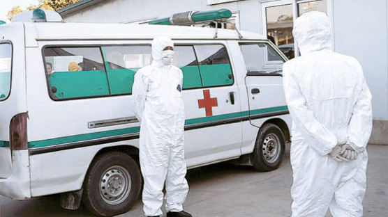 [사진] 평양 공항의 에볼라 방역