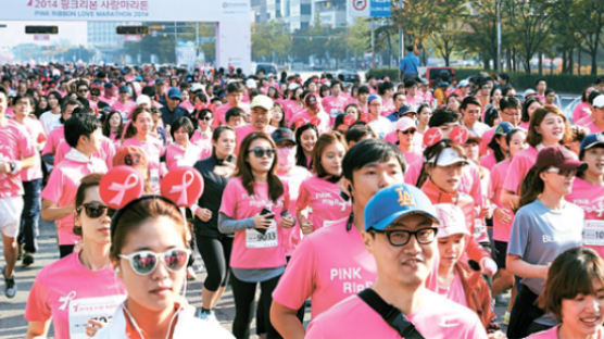 [아모레퍼시픽] 유방암 퇴치 '핑크리본 사랑마라톤' 14년째 열어