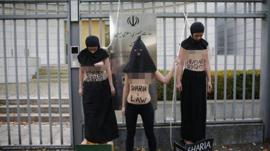 [사진] 이란, 국제사회 탄원에도 ‘정당방위’ 주장 여성 사형 집행