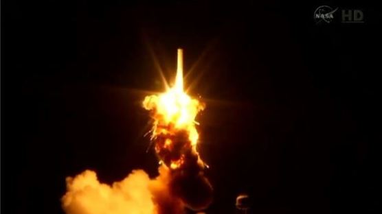 [속보] NASA 무인 화물 로켓 안타레스, 발사 직후 폭발