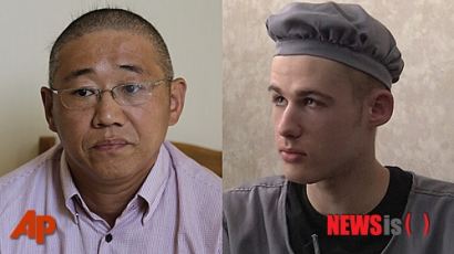 북한 억류 풀려난 미국인 2명 고국에 도착 "북한 국민 잊지 말아달라"