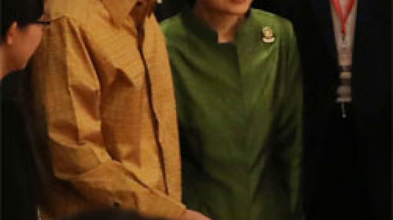 박 대통령, 미얀마서 반기문 총장 만나