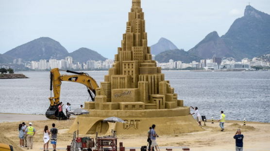 [사진] 높이 12m… 세계 최고 높이의 모래성?