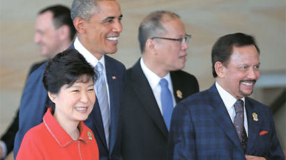 박 대통령 출국 전부터 ‘3국 회담’ 카드 준비