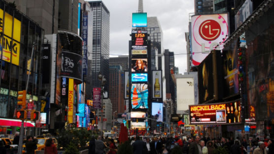 뉴욕 축구장 길이 옥외광고판…크기에 '헉' 광고비에 '헉'