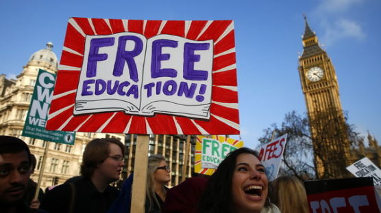 [사진] ‘영국 대학생들 뿔났다’ 등록금 철폐 시위