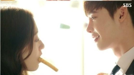 '피노키오' 이종석-박신혜 출근길 '식빵 키스' 선보여…식빵이 야할 수 있다니!
