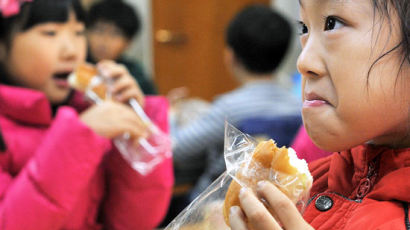 학교 조리사·영양사 파업 … 급식 대신 빵