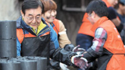 [경제 브리핑] 한국마사회, 사랑의 연탄 나눔 행사