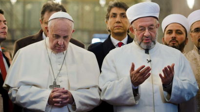 [사진] 이슬람 사원 방문한 프란치스코 교황