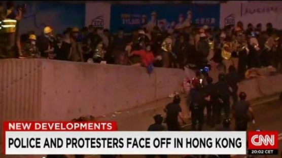 홍콩 시위대 경찰 충돌…시위대 "쇼핑 원한다" 구호 외친 이유는?