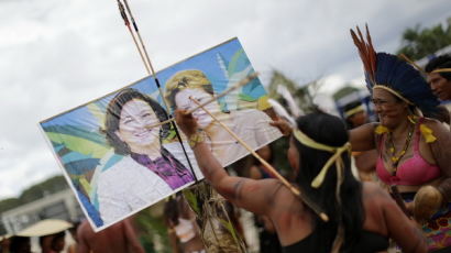 [사진] 브라질 원주민들의 수정헌법안 승인 반대 시위