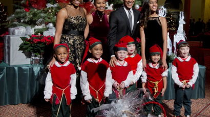 [사진] 크리스마스 기념 공연 참석한 오바마 대통령 가족