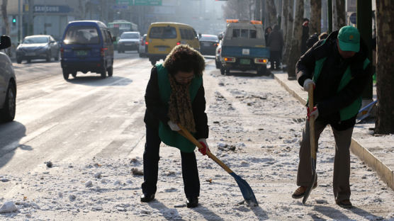 올겨울 '최강 한파'에 얼어붙은 대한민국…내일은 더 춥다
