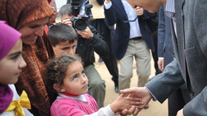 [사진] 시리아 난민캠프 방문한 윤병세 외교장관