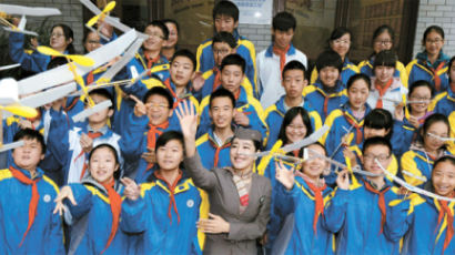 아시아나항공, 중국 21개 지역 학교에 학습기자재 지원