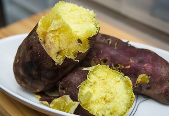 고구마 칼로리, 감자보다 2배 높은데 살은 안 쪄…'야식엔 최악' 이유는? | 중앙일보