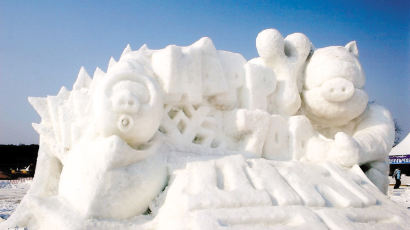 대관령 눈꽃축제 개막…눈·얼음으로 만든 '대형 광화문' 설치