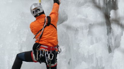 [사진] 스키만큼 스릴 넘치는 '빙벽 오르기'