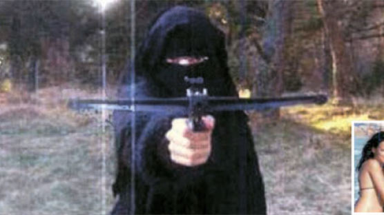 니캅 쓰고 석궁 훈련 … 유럽서 가장 무서운 26세 여성