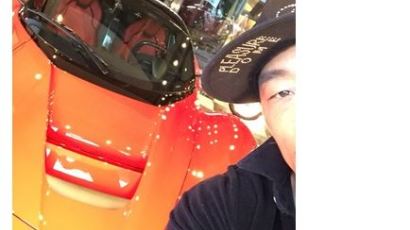 추성훈, 페라리 인증샷 공개…전 세계 499대 한정 판매된 '슈퍼카'