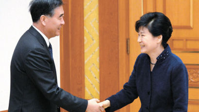 [사진] ‘남북 대화 제의 지지’ 시진핑 친서 가져온 왕양
