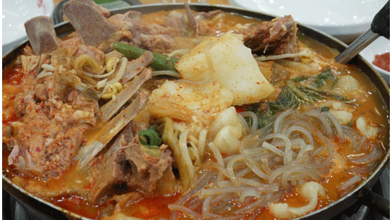 [오늘 점심 뭐 먹지?] 서울24시감자탕 - 신선한 돼지 뼈와 통감자, 배추우거지가 구수한 맛