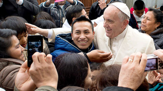 [사진] 판자촌 깜짝 방문한 교황