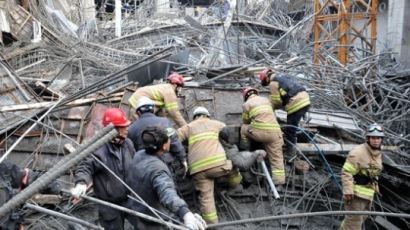 사당종합체육관 붕괴…11명 매몰됐다 구조,사고 현장 보니 '참혹'