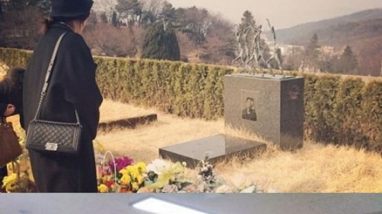 박한별 임윤택과 무슨인연…기일 묘소 찾아 "오랜만에 얼굴보고…"