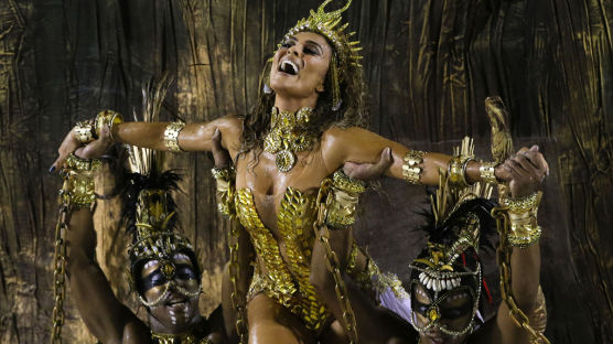 [사진] 열정적으로 '삼바' 춤 추는 브라질 댄서들