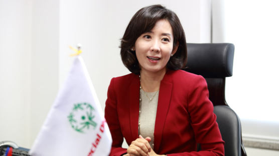 나경원 헌정사상 첫 여성 외통위원장